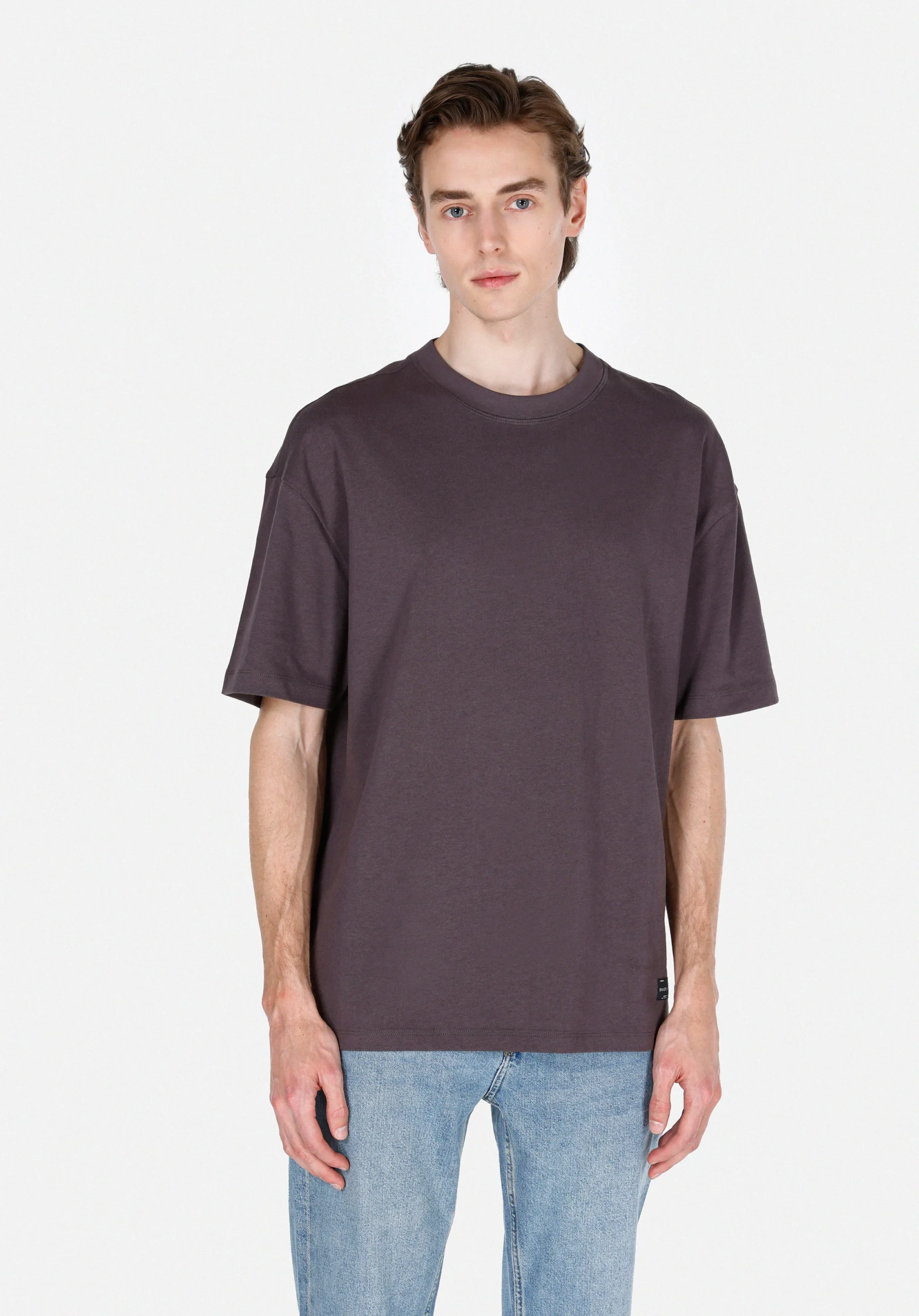 Мужская антрацитовая футболка oversize с круглым вырезом и короткими рукавами